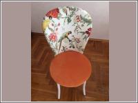 Яркая комбинация цветов на стуле